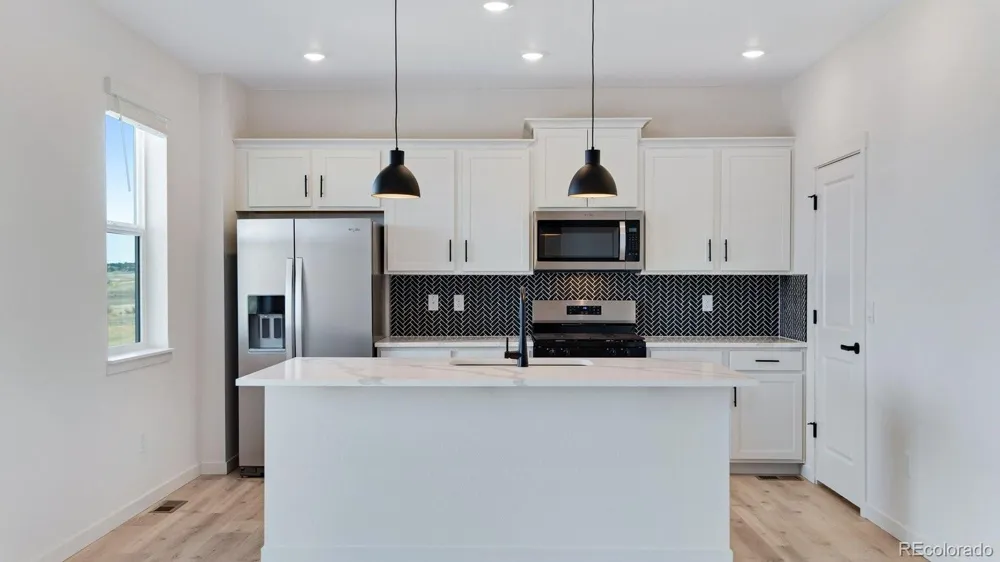 43092 Castle Stuart Street Elizabeth, CO 80107