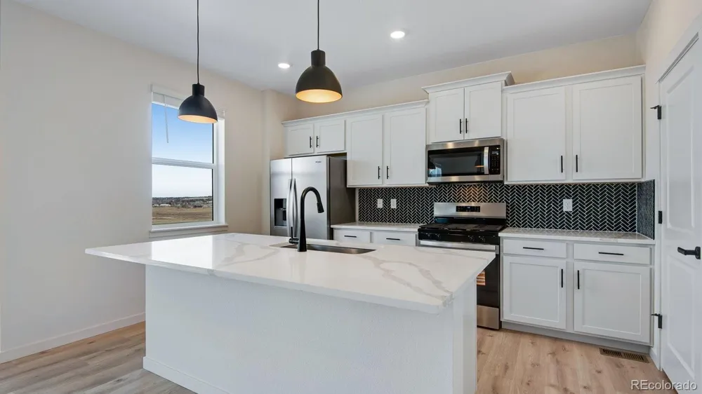 43092 Castle Stuart Street Elizabeth, CO 80107