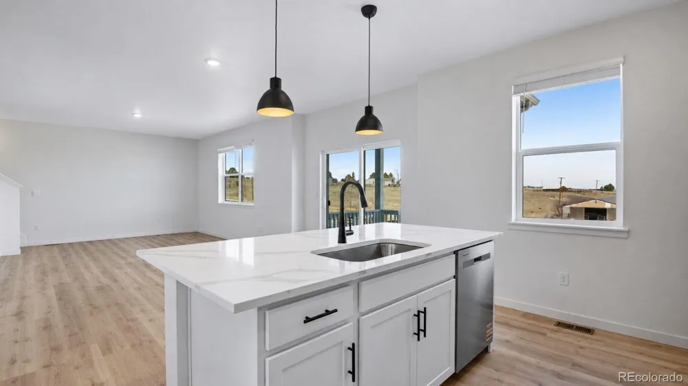 43092 Castle Stuart Street Elizabeth, CO 80107