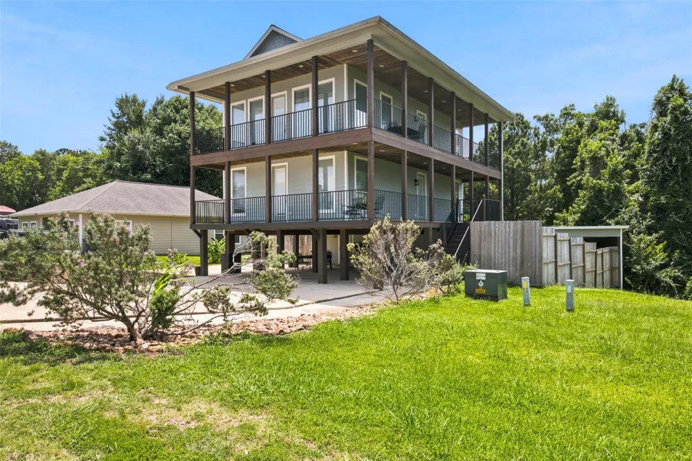 201 W Coco Loop Point Blank, TX 77364