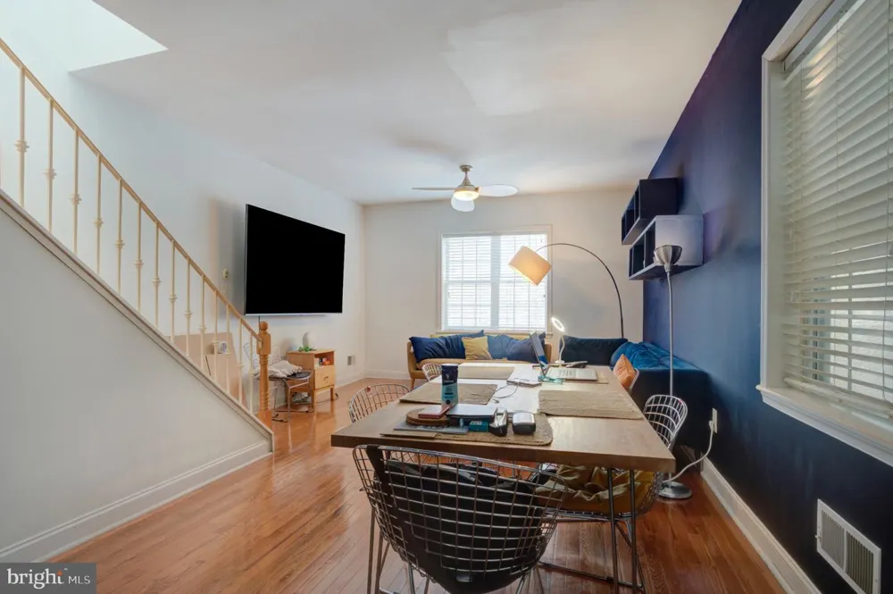 881 5TH STREET Philadelphia, PA 19123