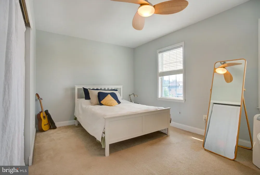 881 5TH STREET Philadelphia, PA 19123