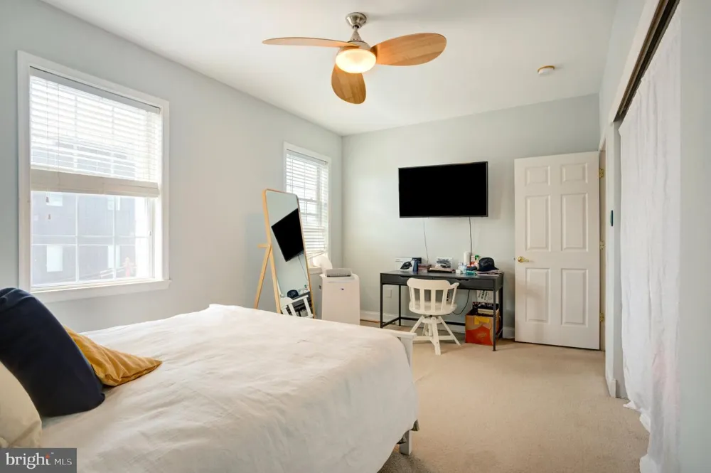 881 5TH STREET Philadelphia, PA 19123