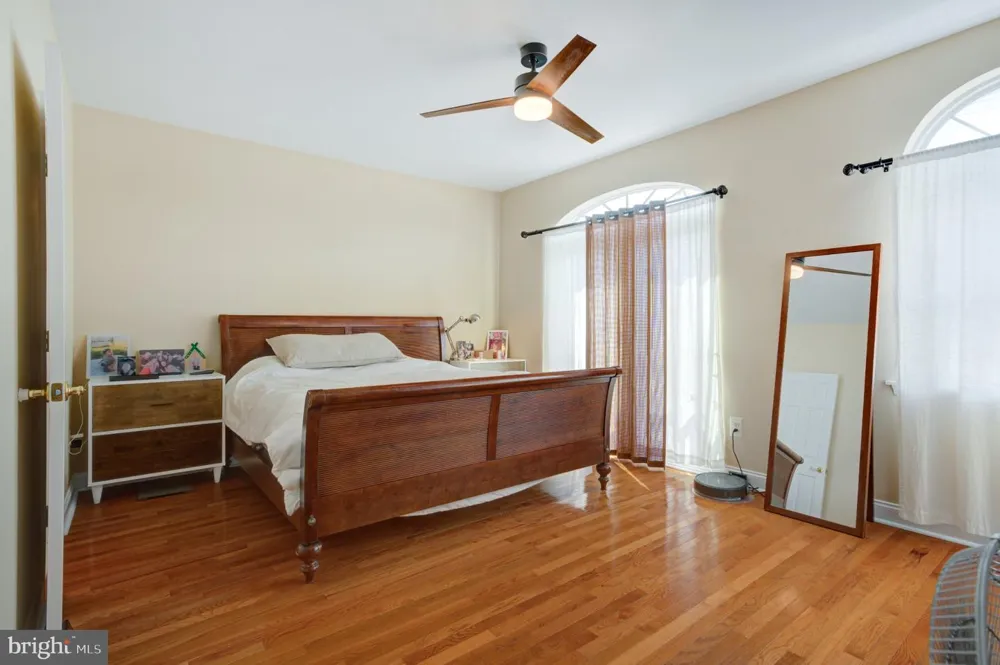 881 5TH STREET Philadelphia, PA 19123