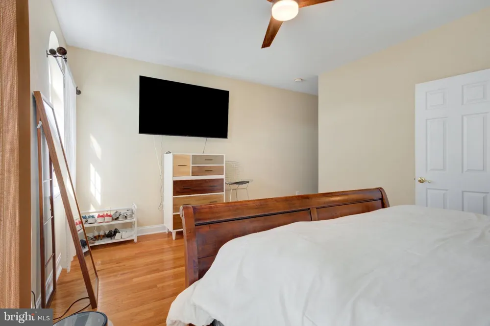 881 5TH STREET Philadelphia, PA 19123