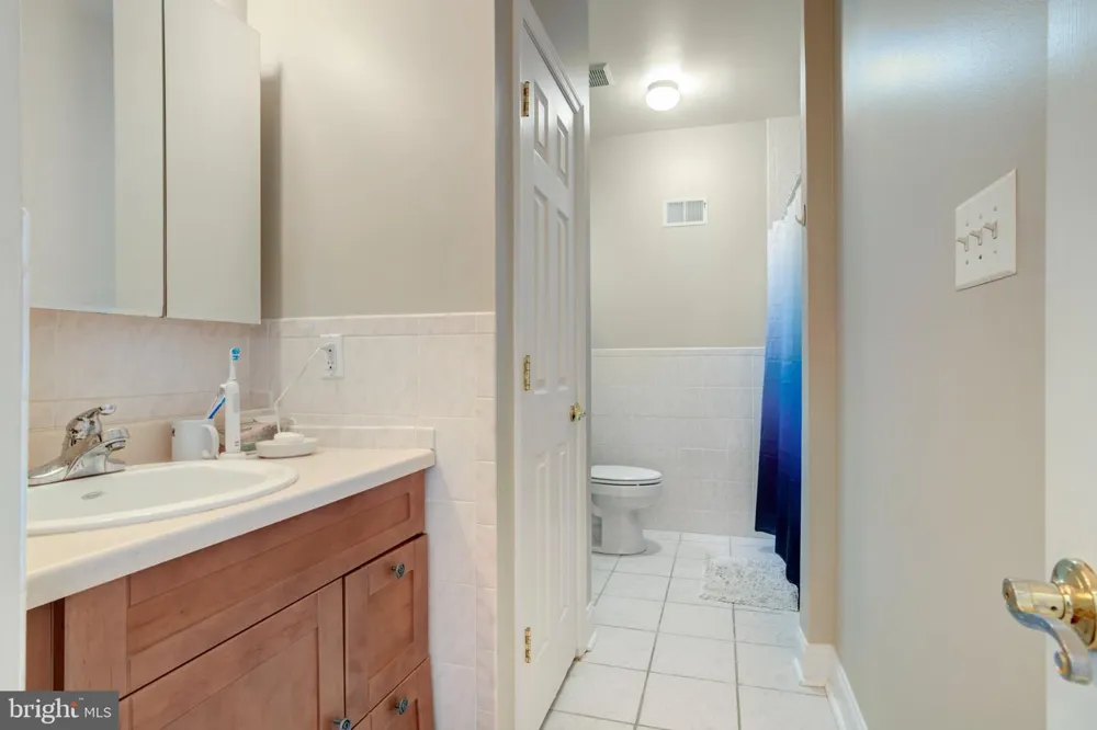 881 5TH STREET Philadelphia, PA 19123