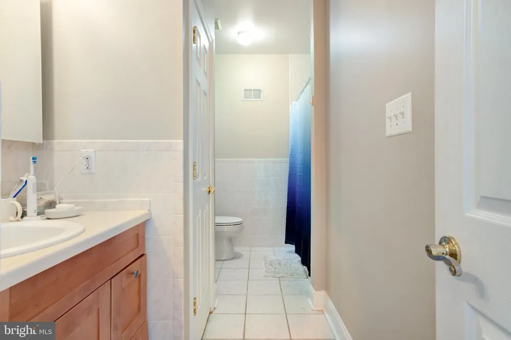881 5TH STREET Philadelphia, PA 19123