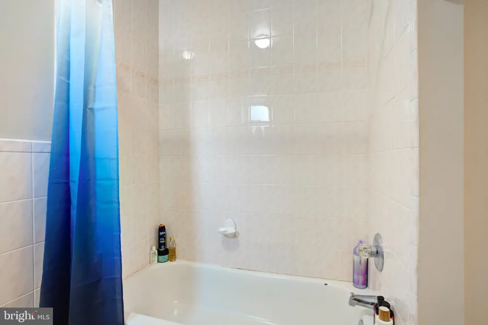 881 5TH STREET Philadelphia, PA 19123