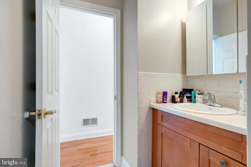 881 5TH STREET Philadelphia, PA 19123
