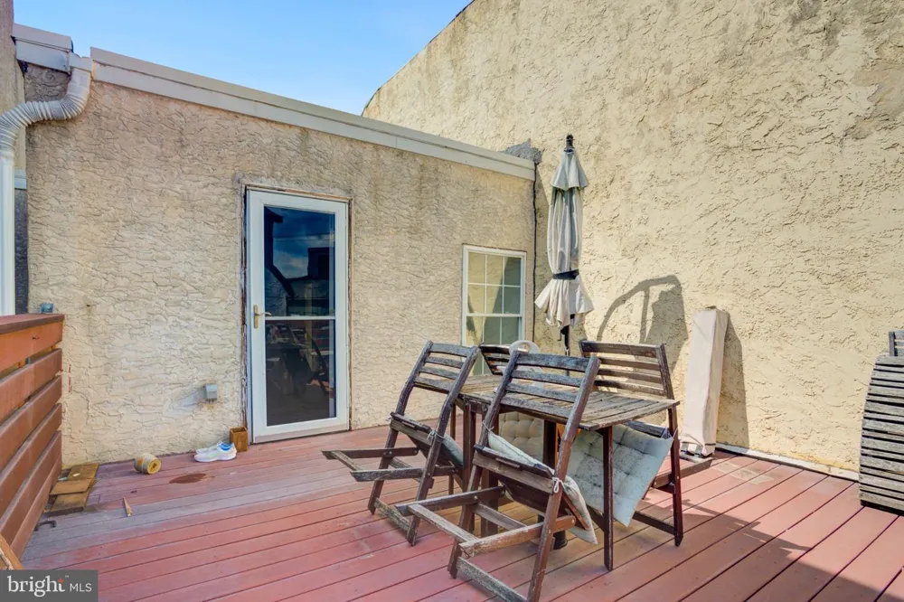 881 5TH STREET Philadelphia, PA 19123