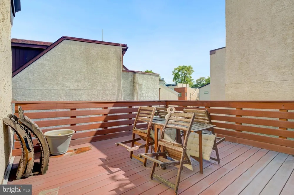 881 5TH STREET Philadelphia, PA 19123