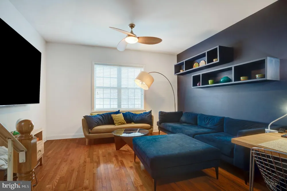 881 5TH STREET Philadelphia, PA 19123