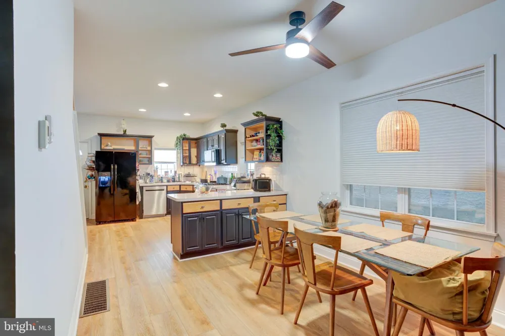 881 5TH STREET Philadelphia, PA 19123