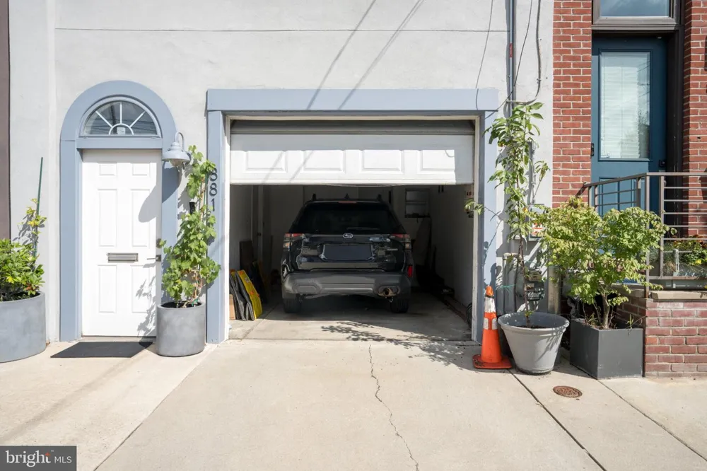 881 5TH STREET Philadelphia, PA 19123