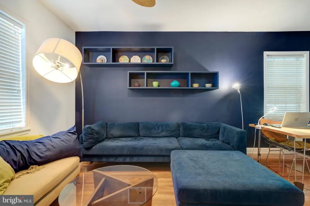 881 5TH STREET Philadelphia, PA 19123