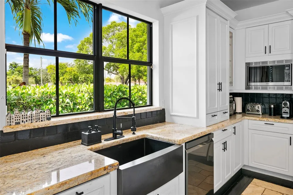 12905 Ixora Rd North Miami, FL 33181