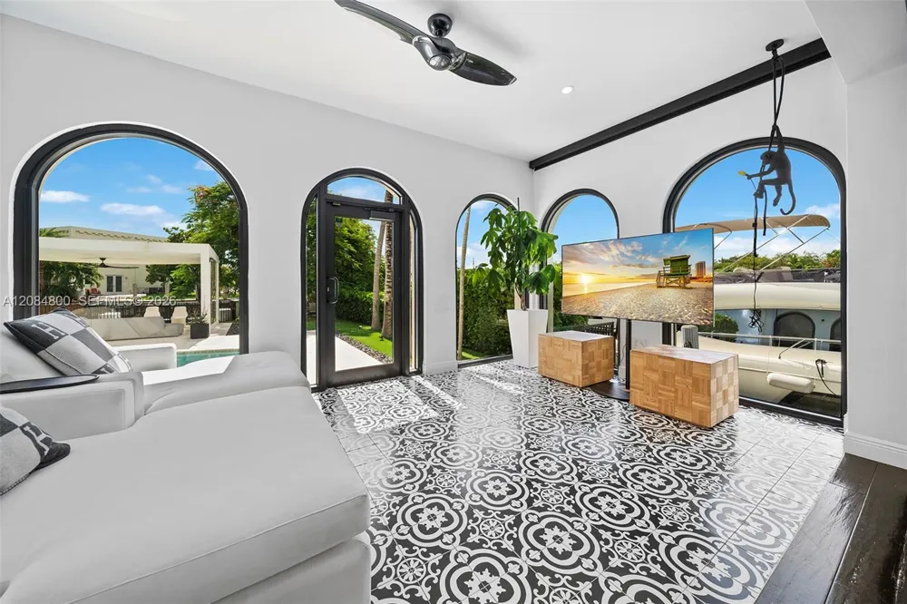 12905 Ixora Rd North Miami, FL 33181