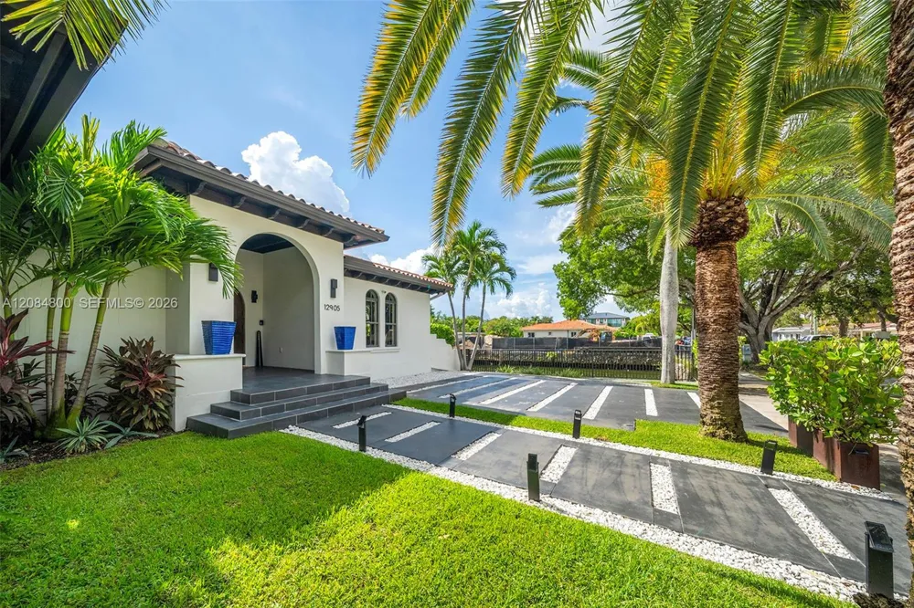 12905 Ixora Rd North Miami, FL 33181