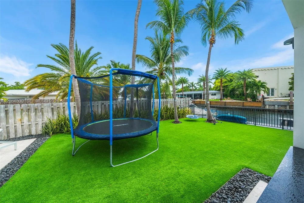 12905 Ixora Rd North Miami, FL 33181