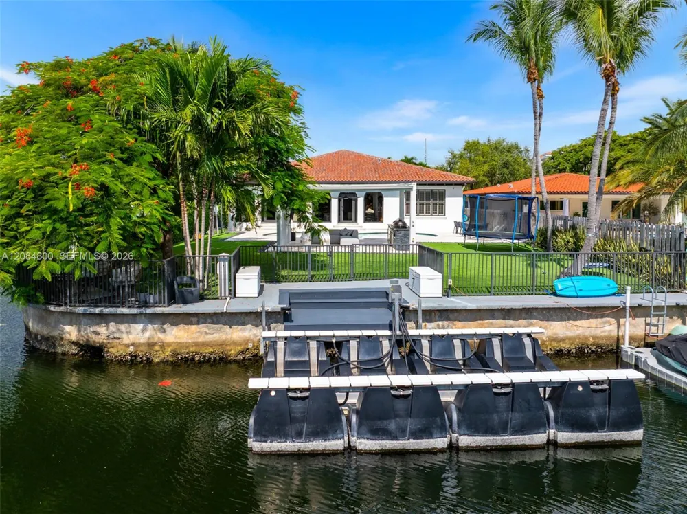 12905 Ixora Rd North Miami, FL 33181