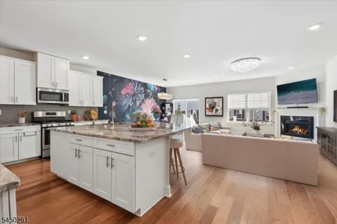 5 Gerhard Pl