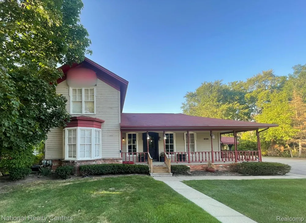 1 COMMERCE ROAD ROAD Commerce Charter Township, MI 48382
