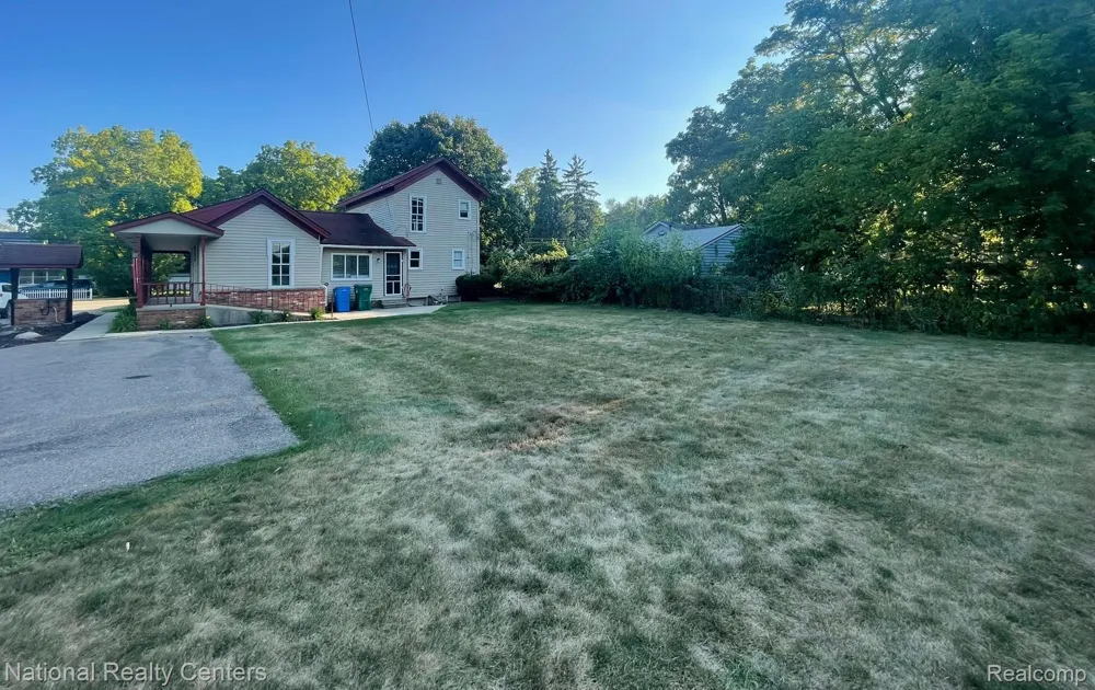 1 COMMERCE ROAD ROAD Commerce Charter Township, MI 48382