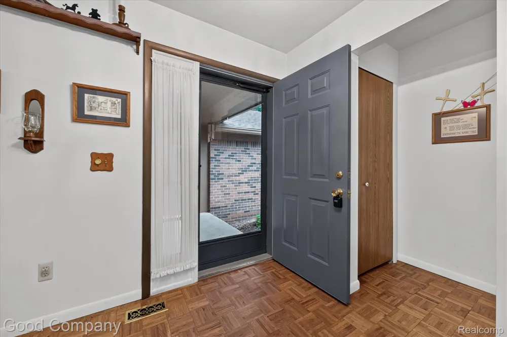 1902 Jenny Lane Rochester Hills City, MI 48309