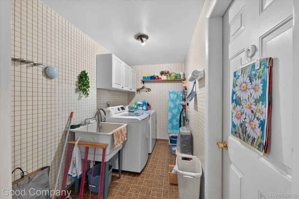 1902 Jenny Lane Rochester Hills City, MI 48309