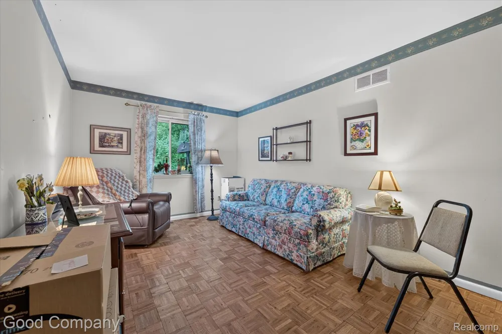 1902 Jenny Lane Rochester Hills City, MI 48309