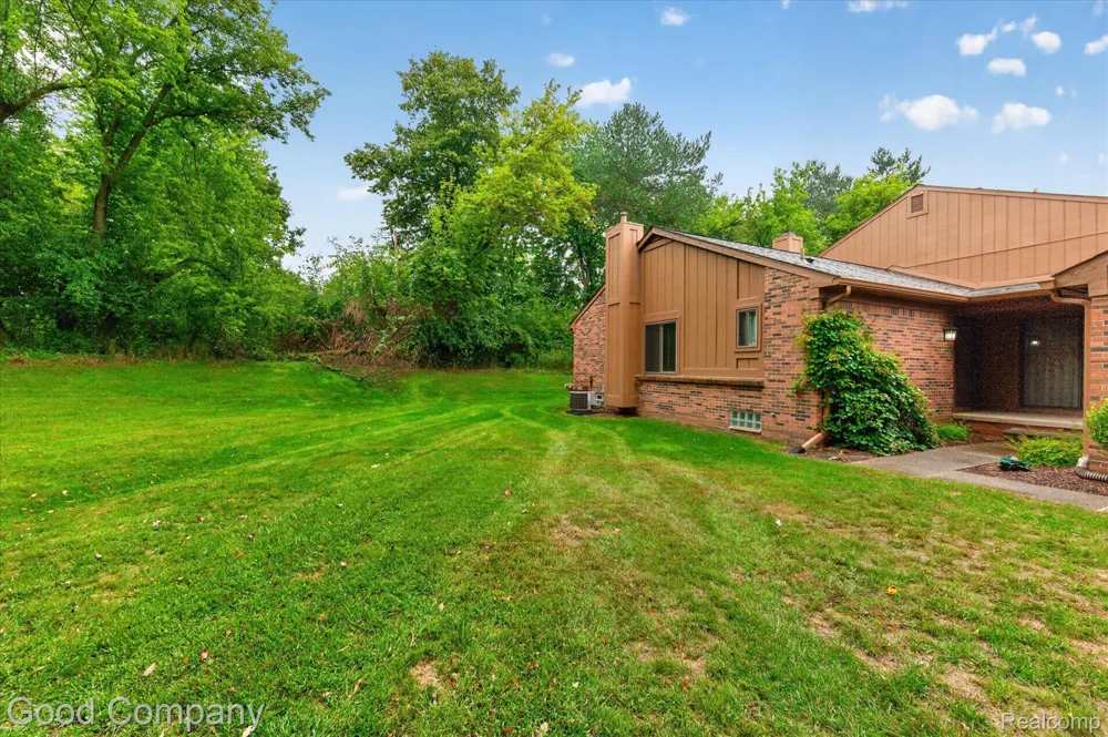 1902 Jenny Lane Rochester Hills City, MI 48309