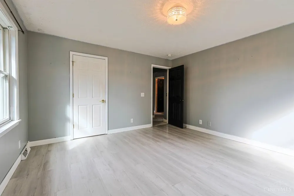 6233 Fay Court Miami, OH 45140
