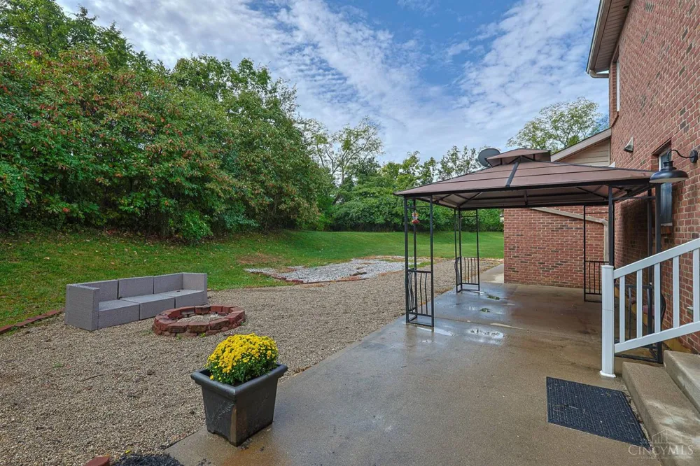 6233 Fay Court Miami, OH 45140