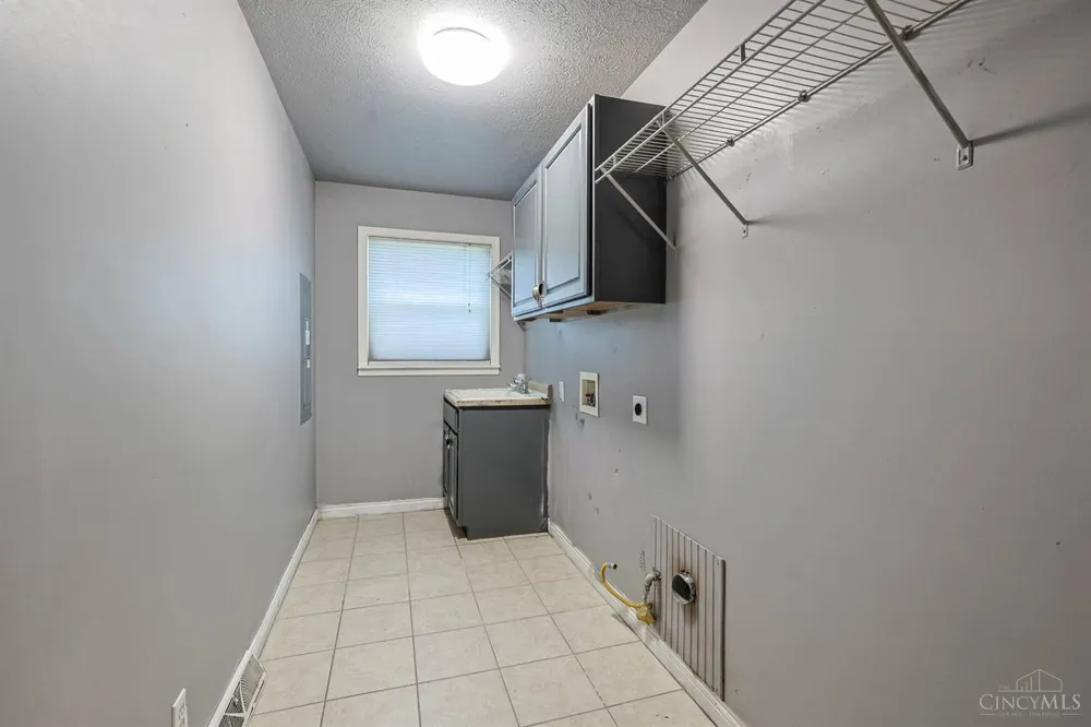 6233 Fay Court Miami, OH 45140