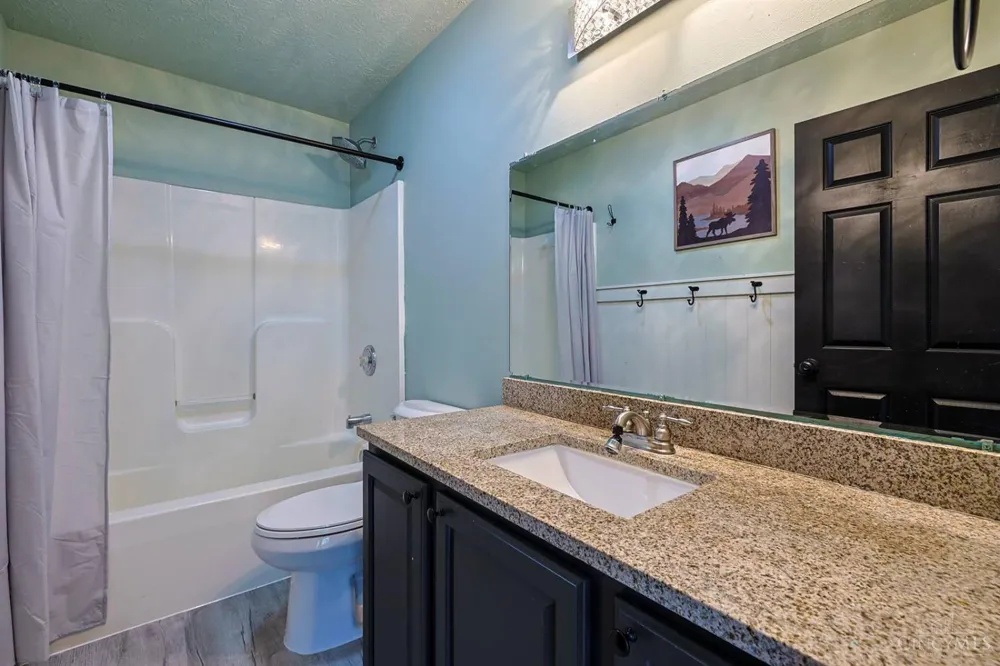 6233 Fay Court Miami, OH 45140