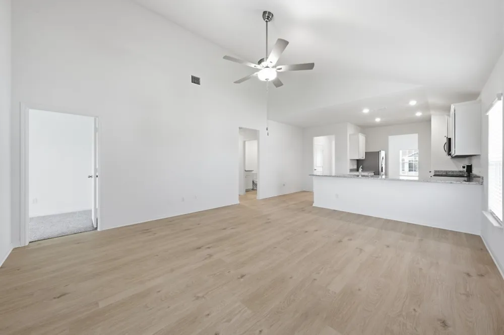 217 W Luna Blue Lane Jarrell, TX 76537