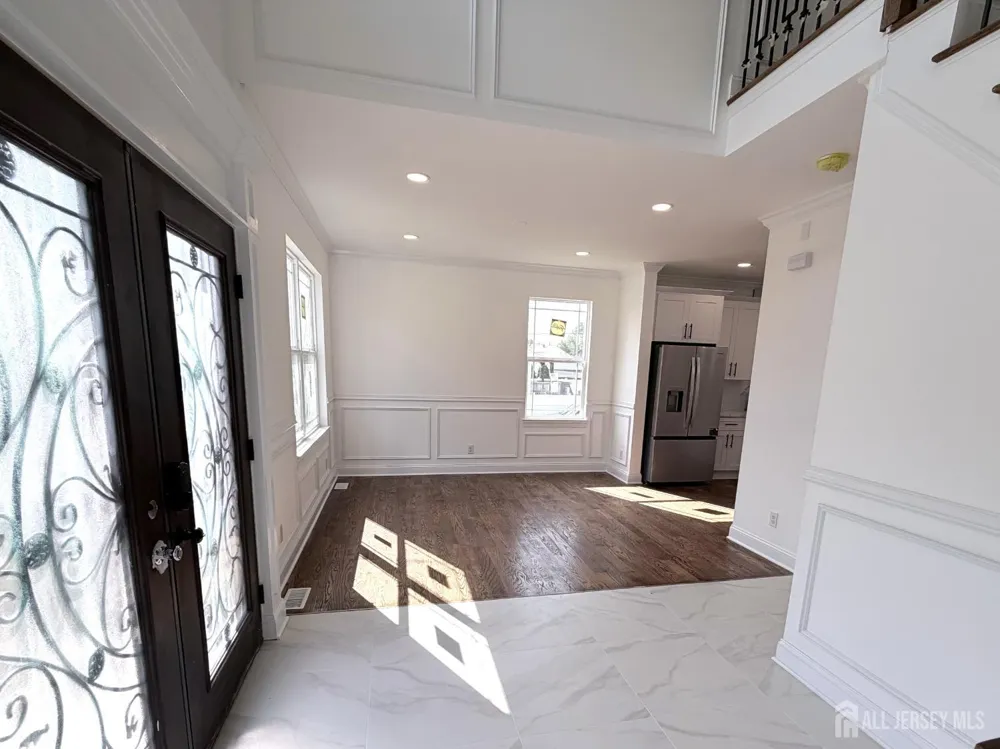 28 S McKinley Avenue S Iselin, NJ 08830