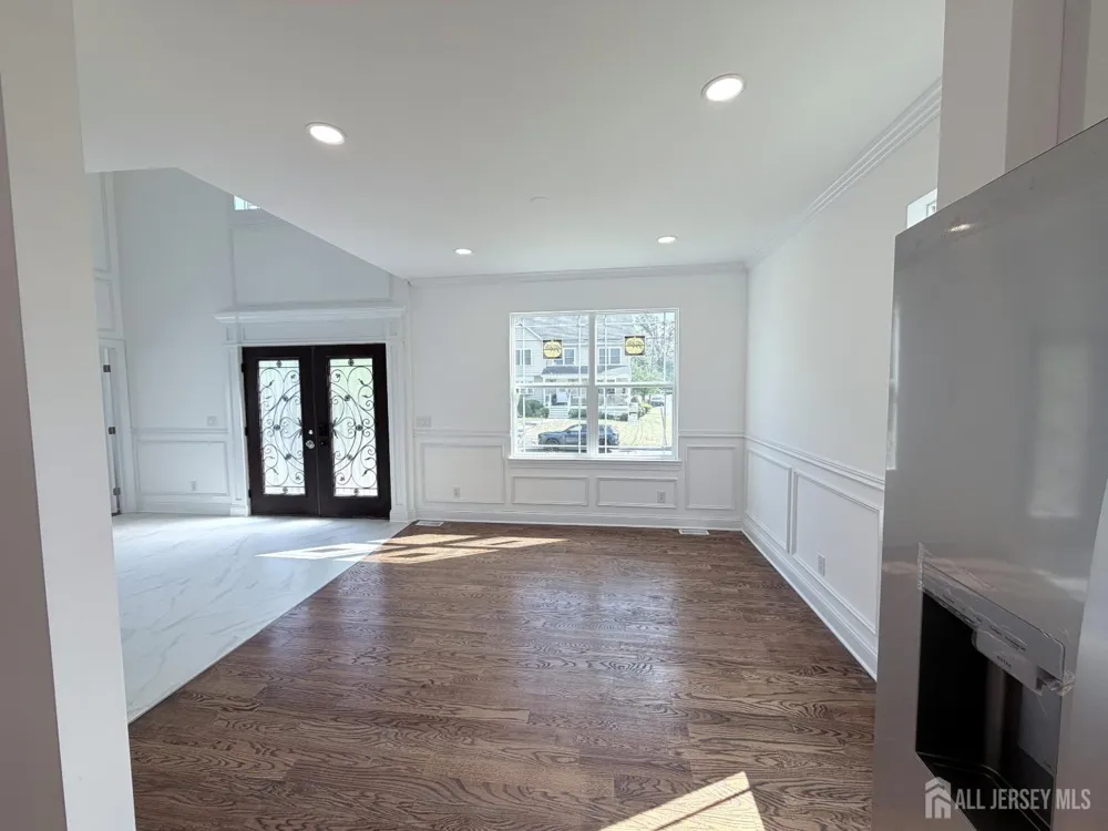 28 S McKinley Avenue S Iselin, NJ 08830