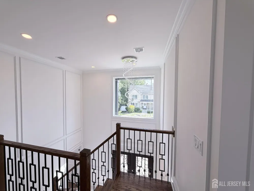 28 S McKinley Avenue S Iselin, NJ 08830