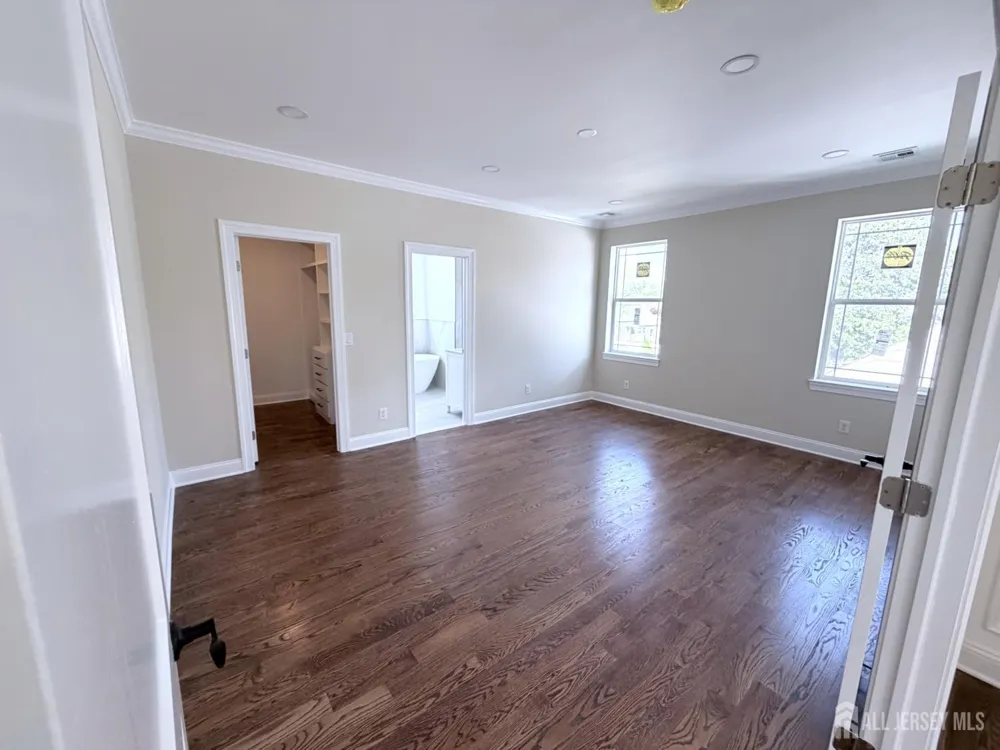 28 S McKinley Avenue S Iselin, NJ 08830