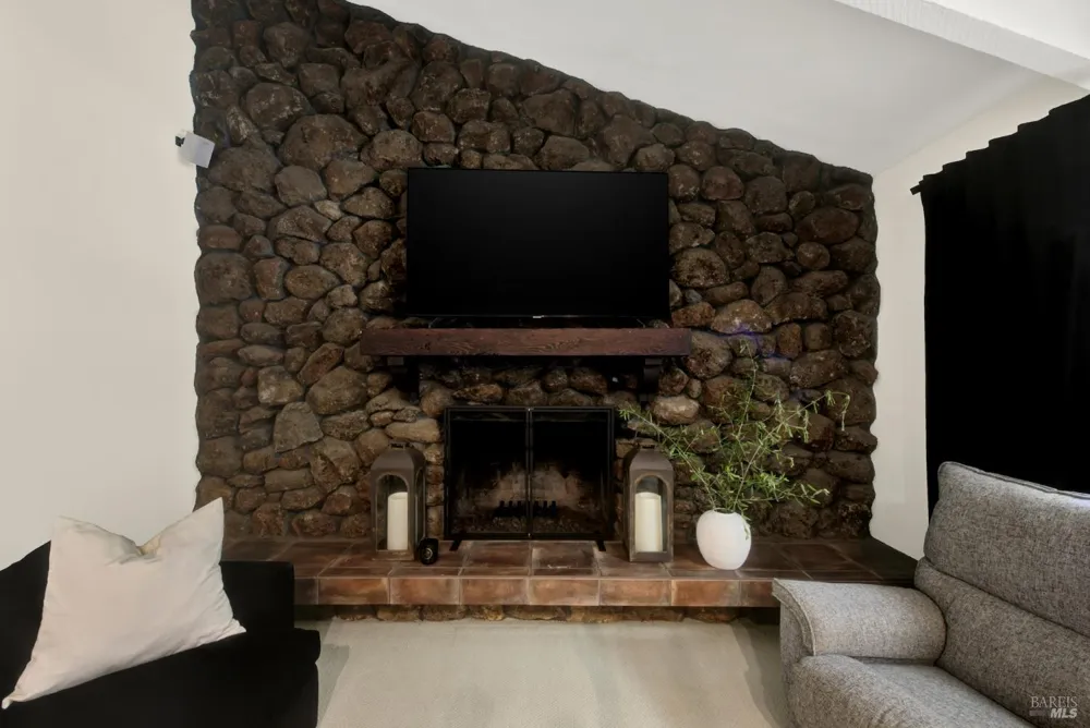 1115 Larkin Way Napa, CA 94558