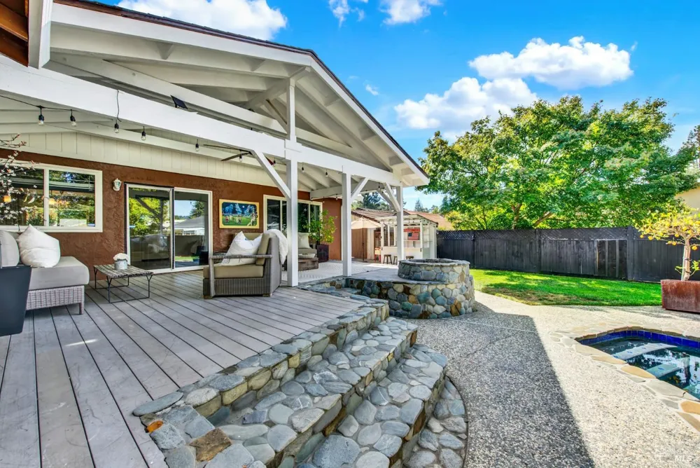 1115 Larkin Way Napa, CA 94558