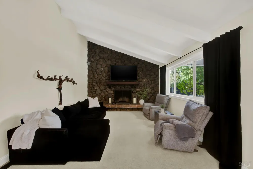 1115 Larkin Way Napa, CA 94558