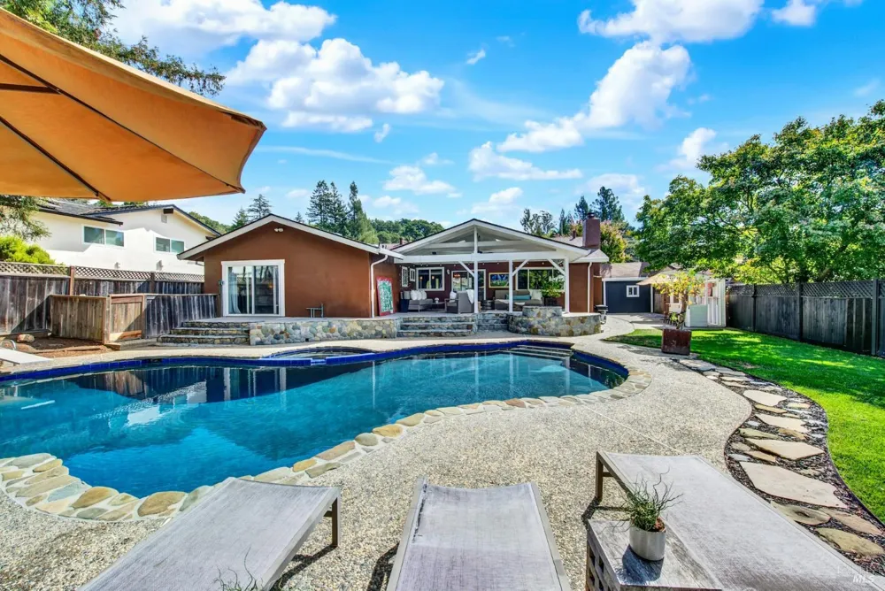 1115 Larkin Way Napa, CA 94558
