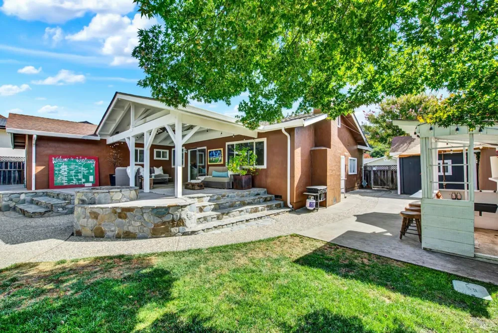 1115 Larkin Way Napa, CA 94558