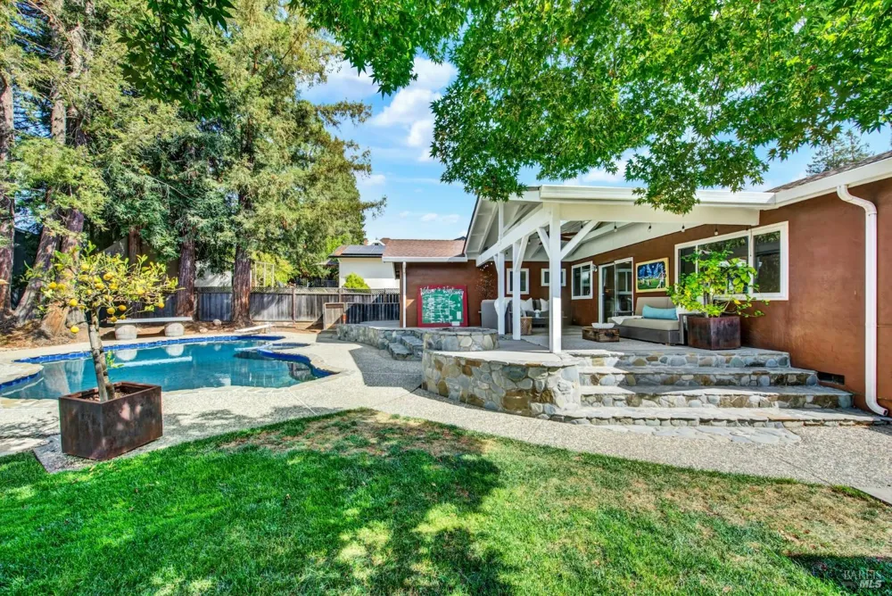 1115 Larkin Way Napa, CA 94558