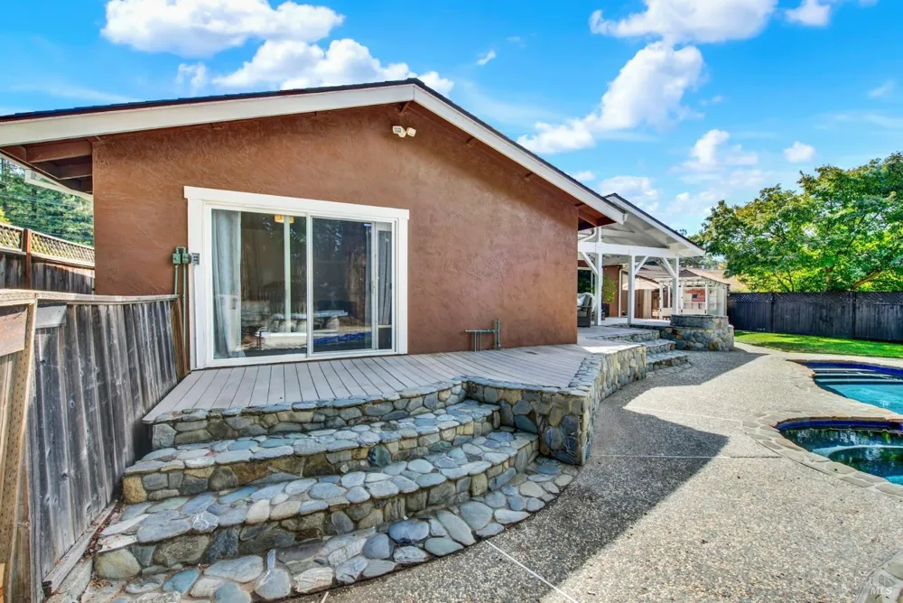 1115 Larkin Way Napa, CA 94558