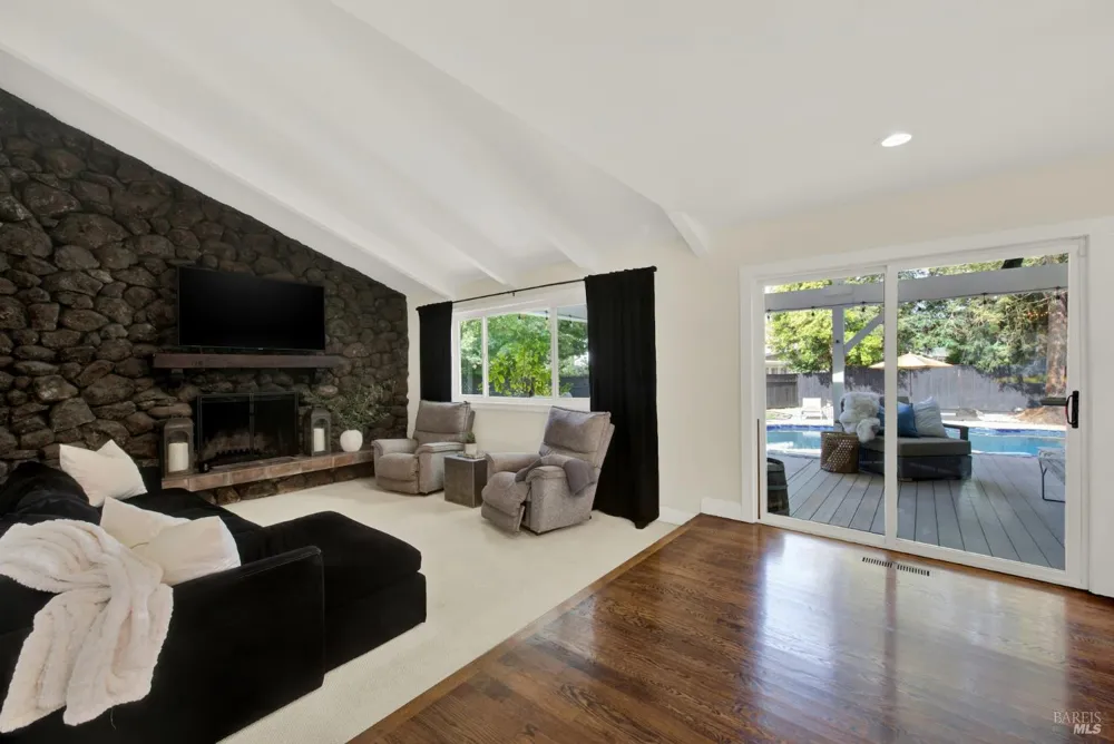 1115 Larkin Way Napa, CA 94558