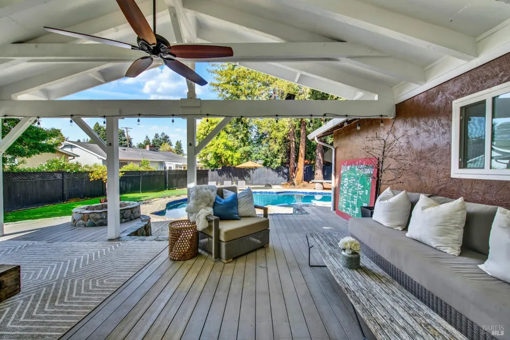 1115 Larkin Way Napa, CA 94558