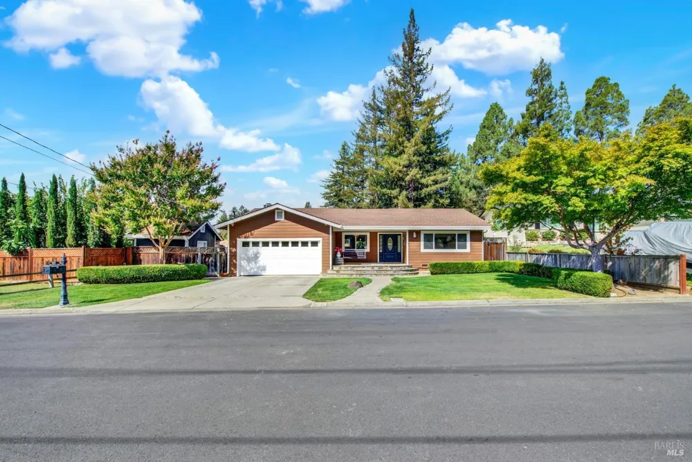 1115 Larkin Way Napa, CA 94558